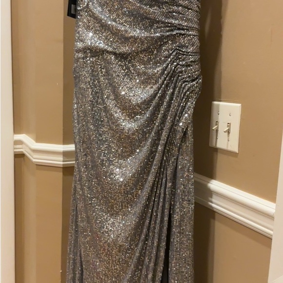 Mac duggal silver sequined dressss size 12 with slit. All sales final - Picture 5 of 5